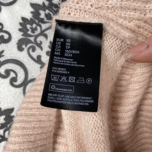 H&M baby pink soft v-neck tunic length long sleeve sweater. Size XS - Picture 9 of 9